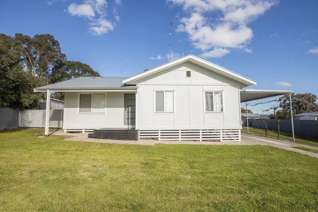 10 Lochiel Avenue — photo from Elders Real Estate Naracoorte