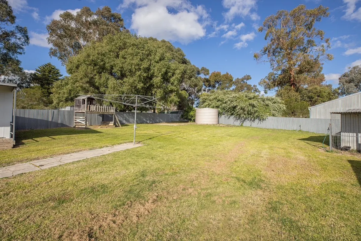 10 Lochiel Avenue — photo 8 of 13