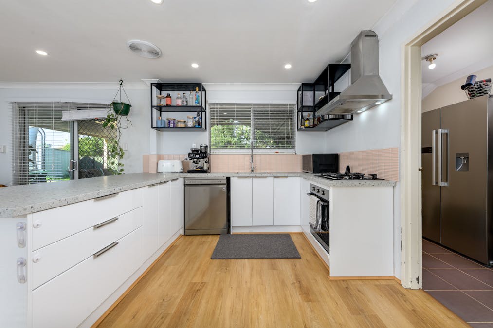 34 Kenton Way, Rockingham, WA, 6168 - Image 15