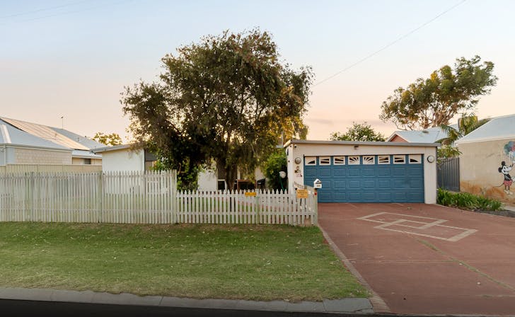 25 Waimea Road, Safety Bay, WA, 6169 - Image 1