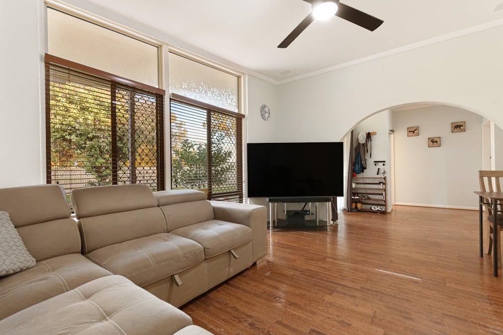 25 Waimea Road, Safety Bay, WA, 6169 - Image 2