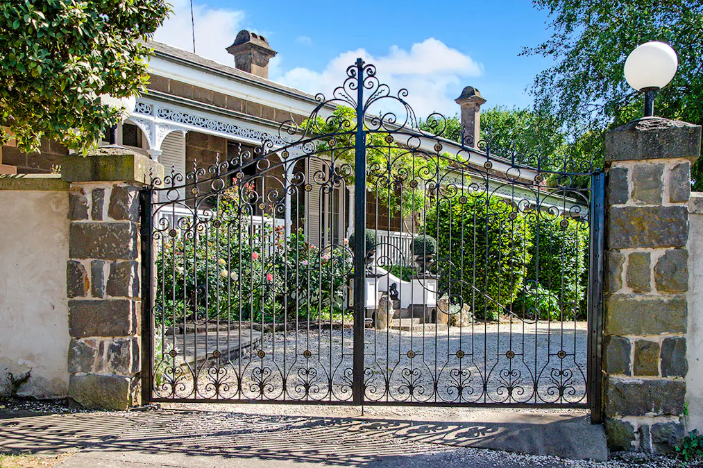 4 Dryden Street, Hamilton, VIC, 3300 - Image 2