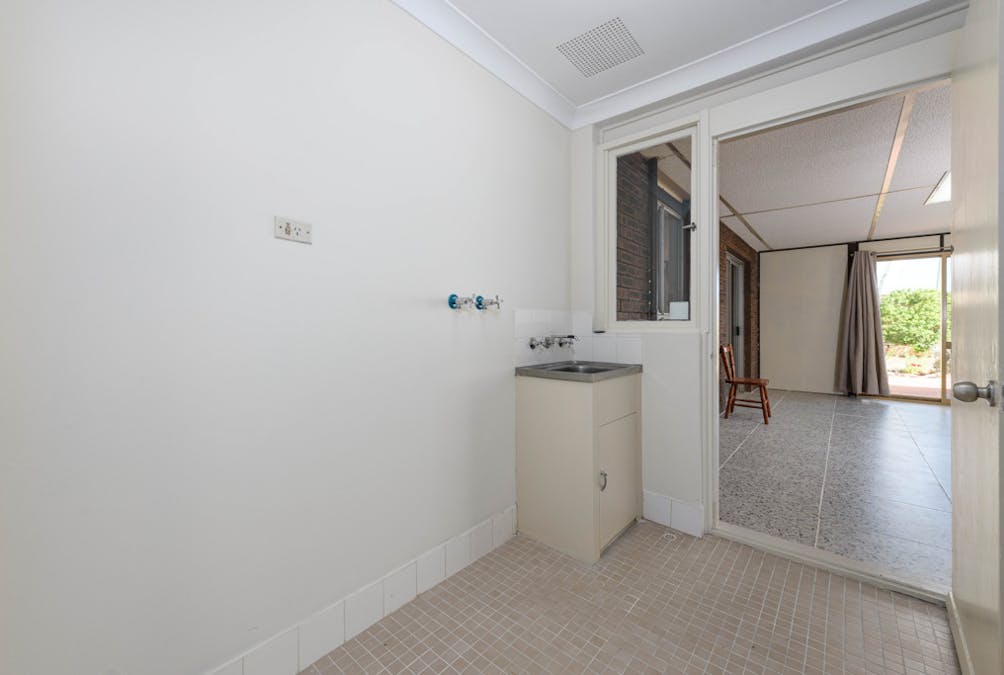 6 Holcombe Road, Warnbro, WA, 6169 - Image 30