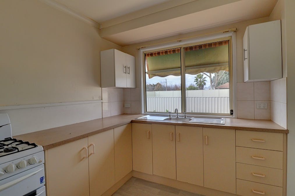 10 Torrens Street, Loxton, SA, 5333 - Image 8