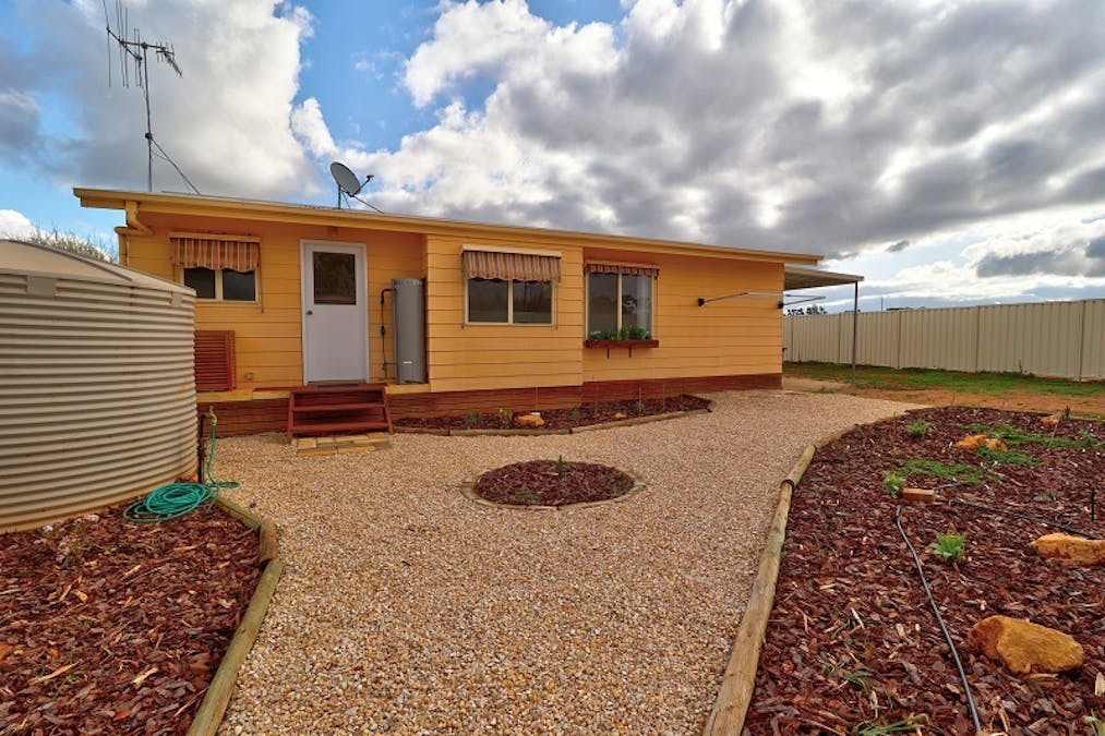 10 Torrens Street, Loxton, SA, 5333 - Image 14