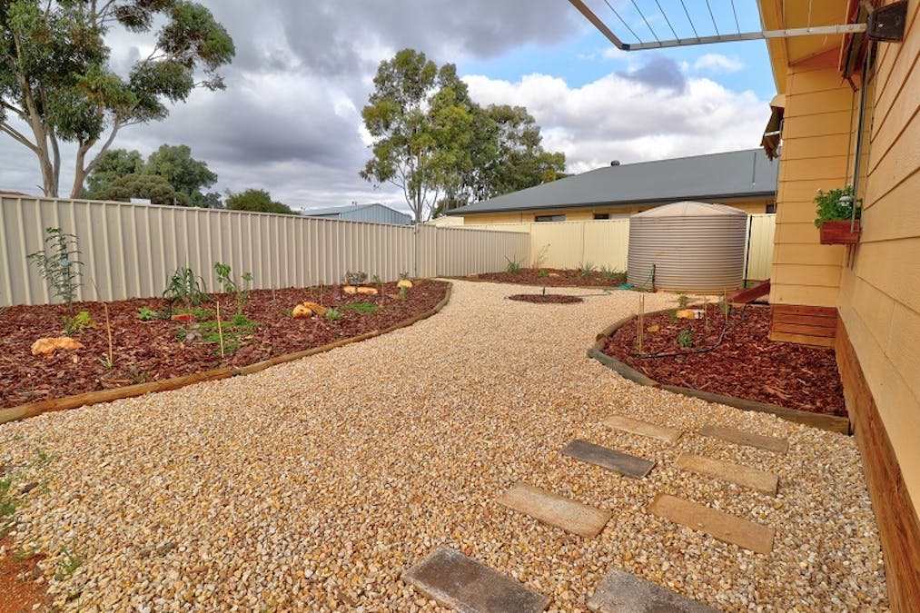 10 Torrens Street, Loxton, SA, 5333 - Image 15