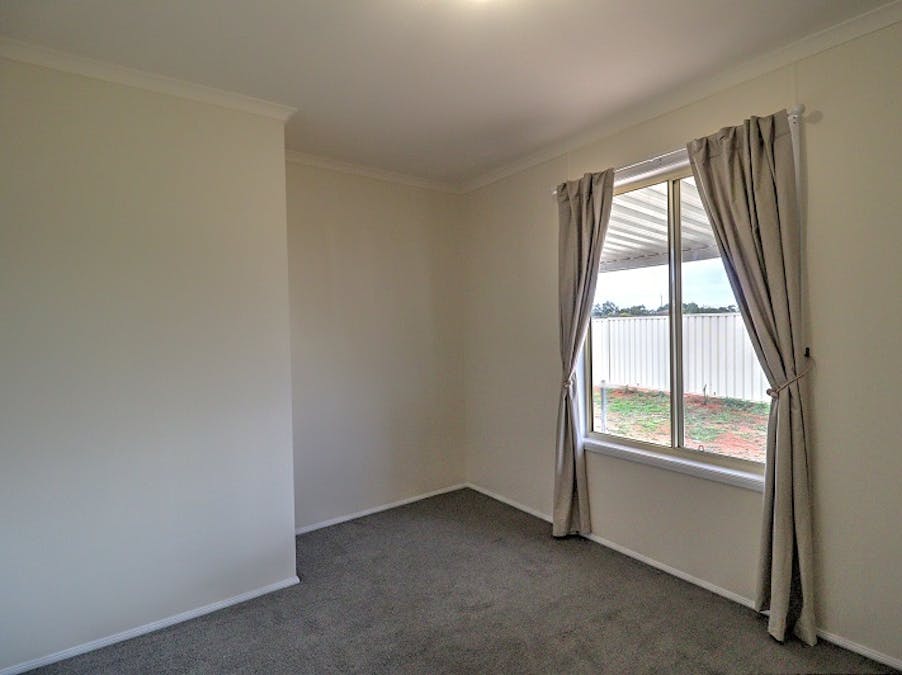 10 Torrens Street, Loxton, SA, 5333 - Image 10