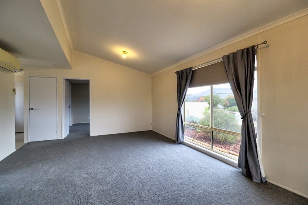 10 Torrens Street, Loxton, SA, 5333 - Image 5