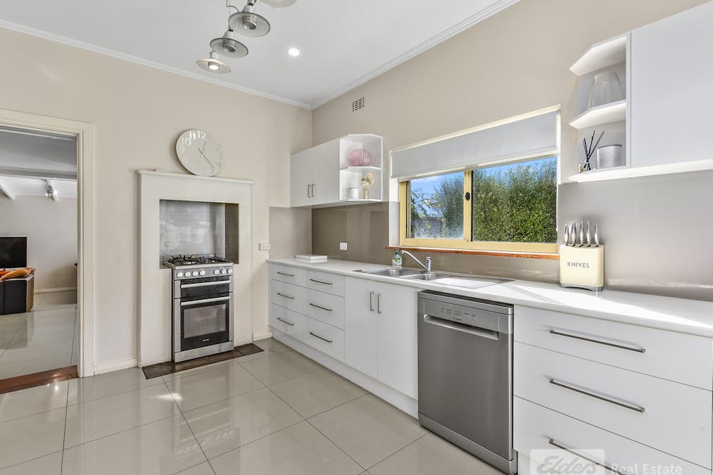 18 White Street, Millicent, SA, 5280 - Image 1