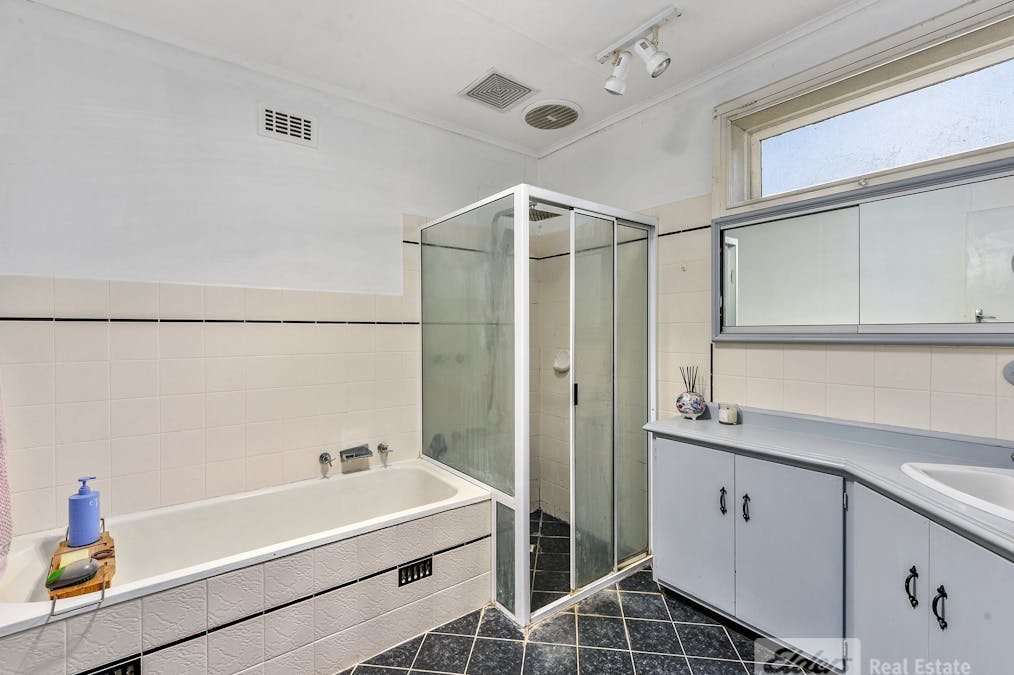 18 White Street, Millicent, SA, 5280 - Image 12