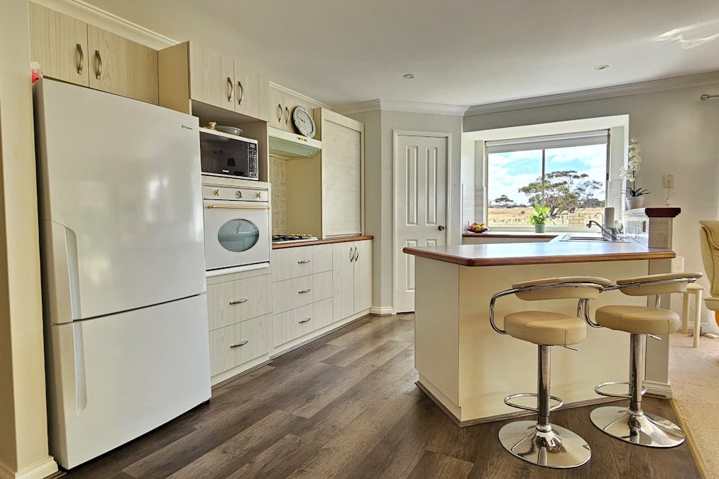 26 Gumtree Drive, Lake Grace, WA, 6353 - Image 3