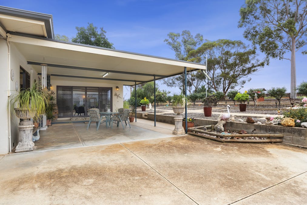 216 Cutler Road, Loxton, SA, 5333 - Image 11