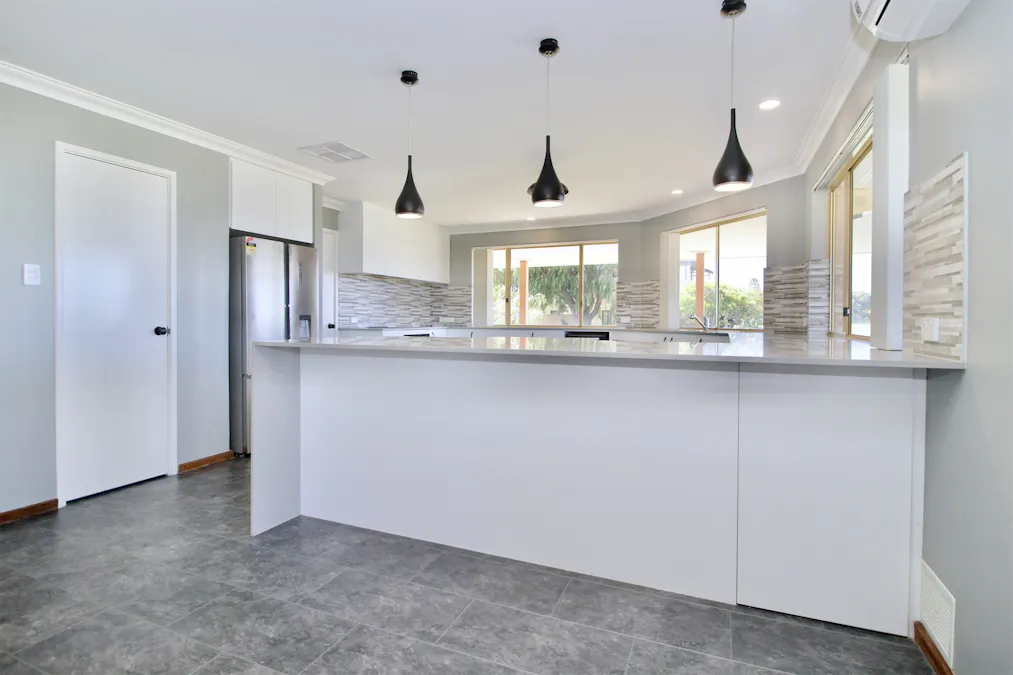16 Lake Street, Rockingham, WA, 6168 - Image 14