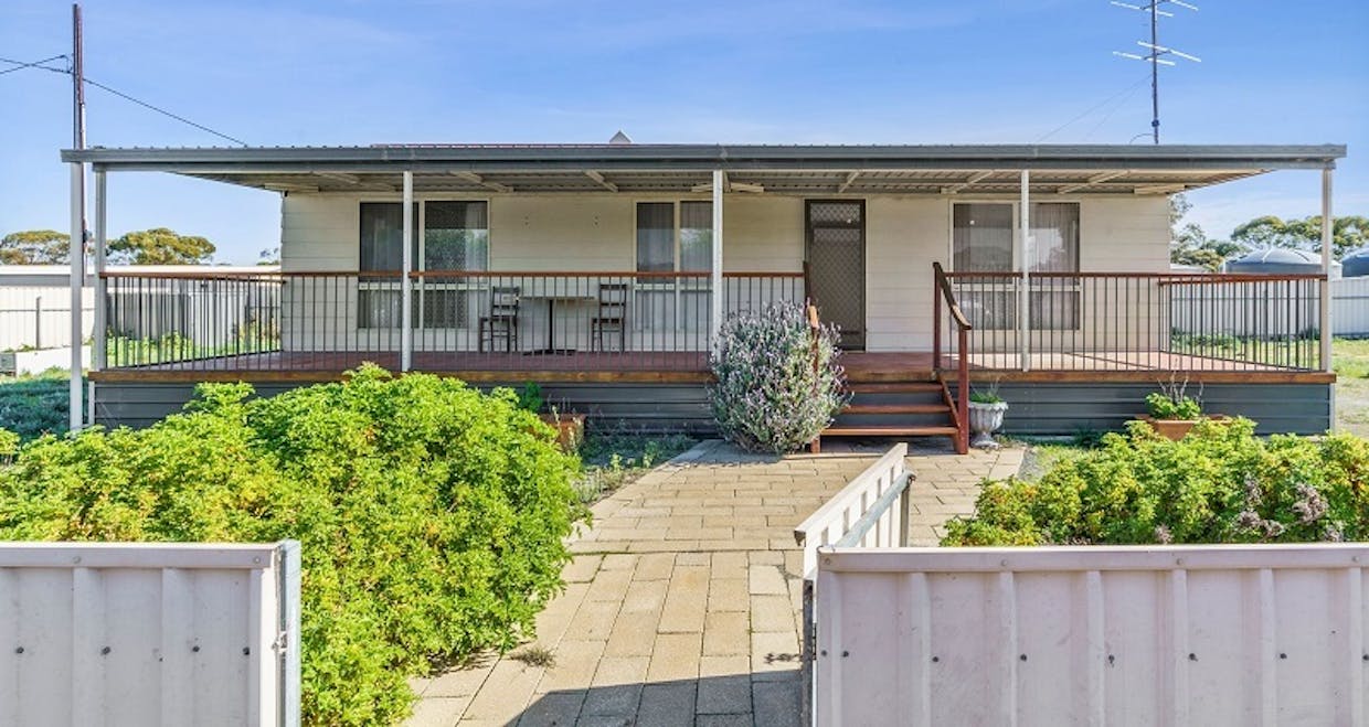 8 Acland Street, Blanchetown, SA, 5357 - Image 2