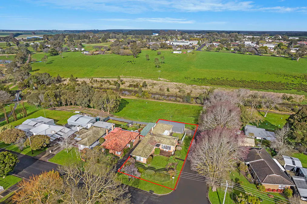 13 Carmichael Street, Hamilton, VIC, 3300 - Image 16