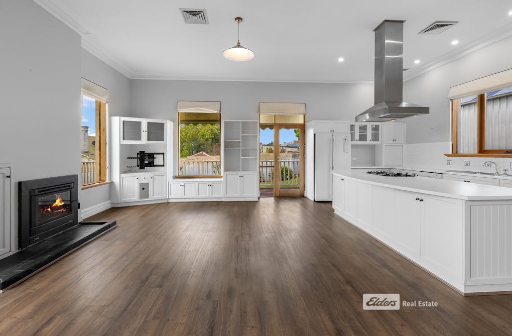 2 Robertson Street, Naracoorte, SA, 5271 - Image 3