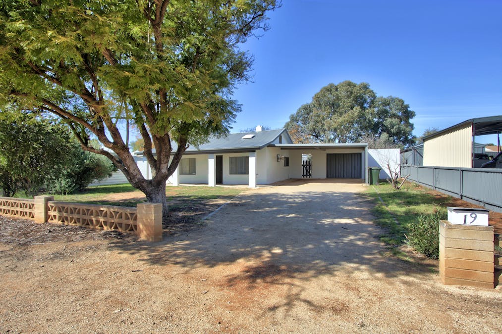 19 Eringa Avenue, Loxton, SA, 5333 - Image 3