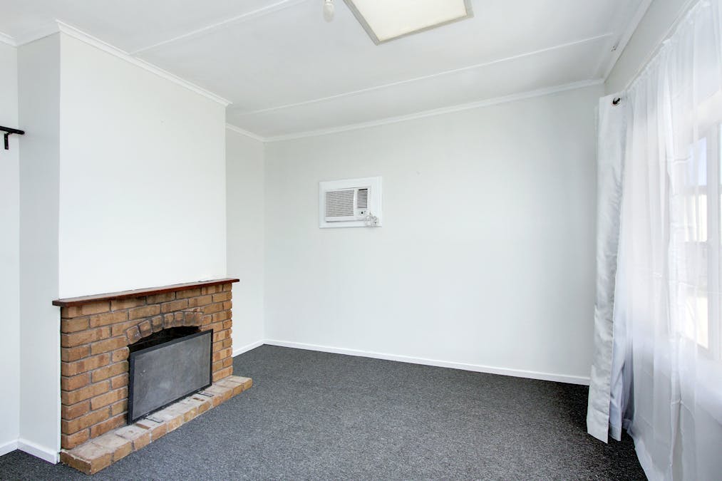 19 Eringa Avenue, Loxton, SA, 5333 - Image 4