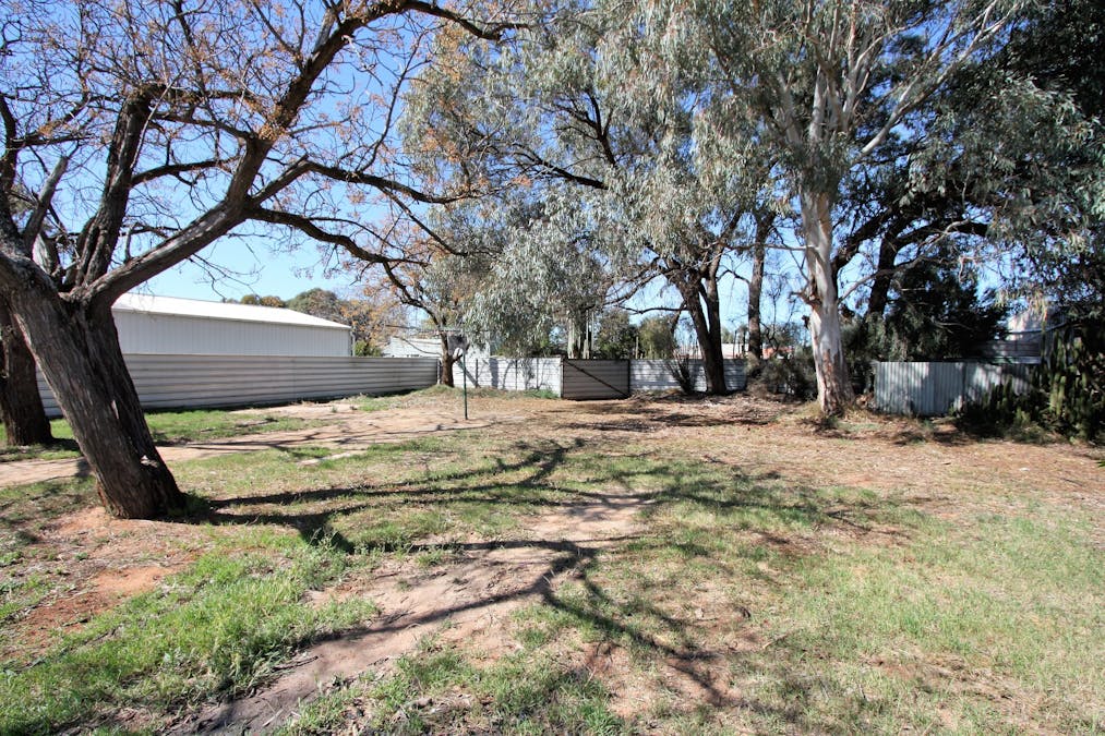 19 Eringa Avenue, Loxton, SA, 5333 - Image 11
