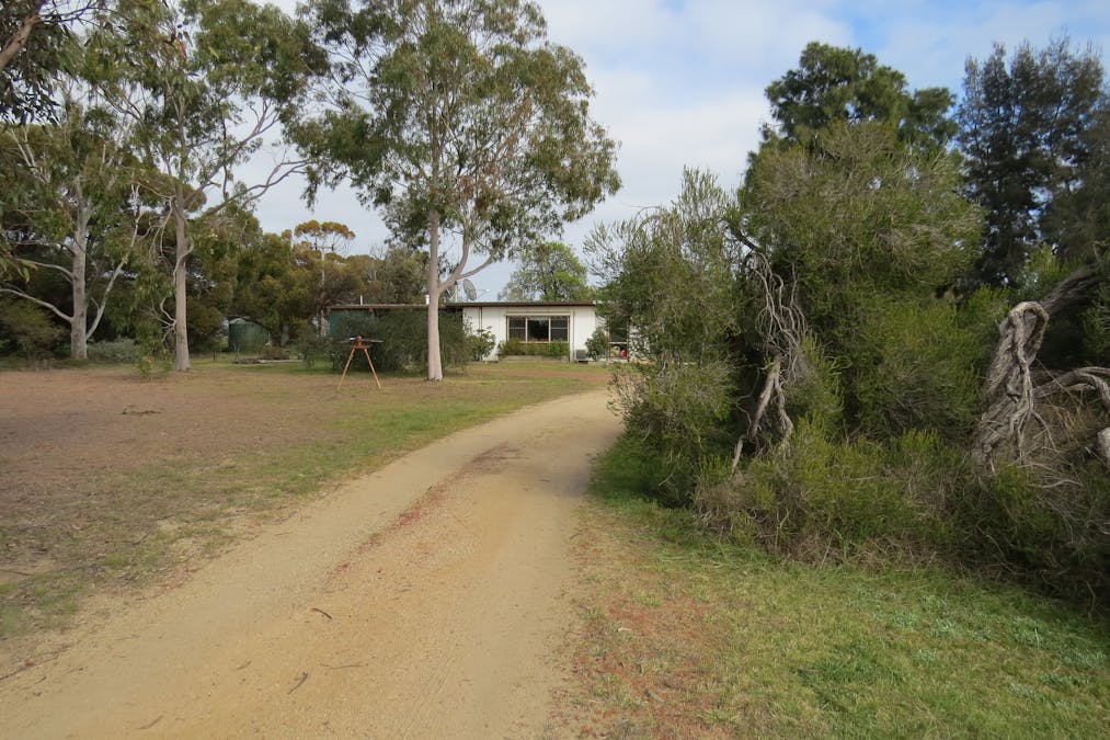 102 Four Post Road, Deniliquin, NSW, 2710 - Image 2