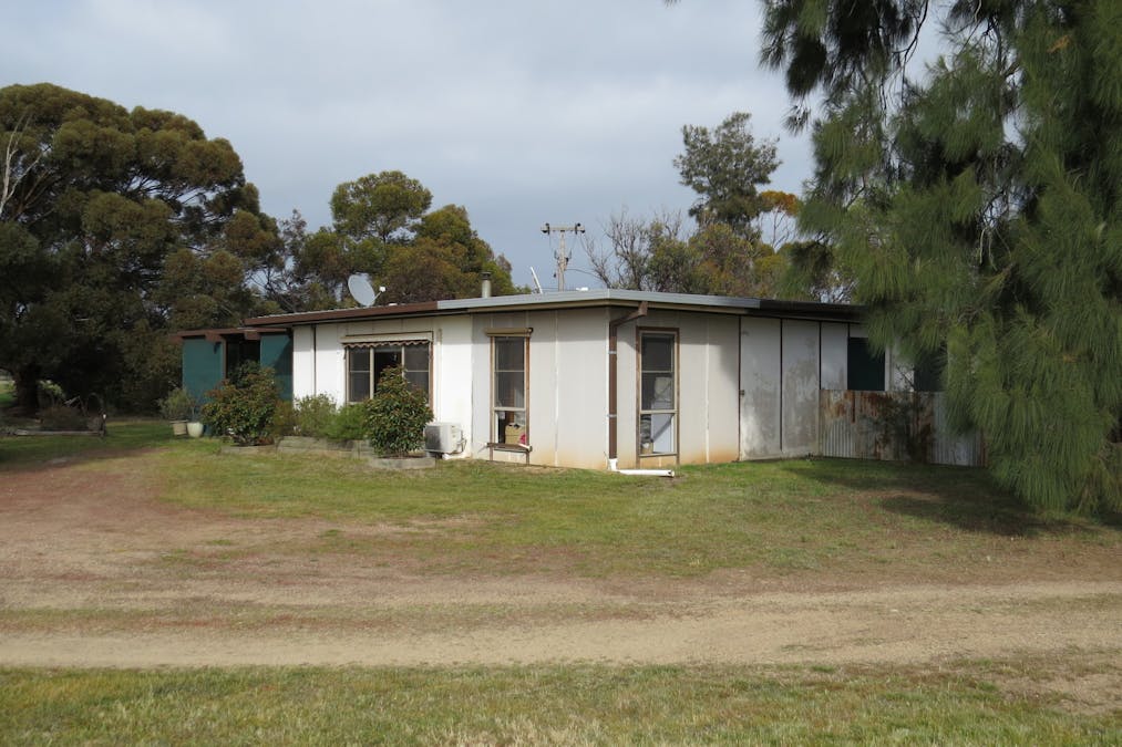 102 Four Post Road, Deniliquin, NSW, 2710 - Image 13