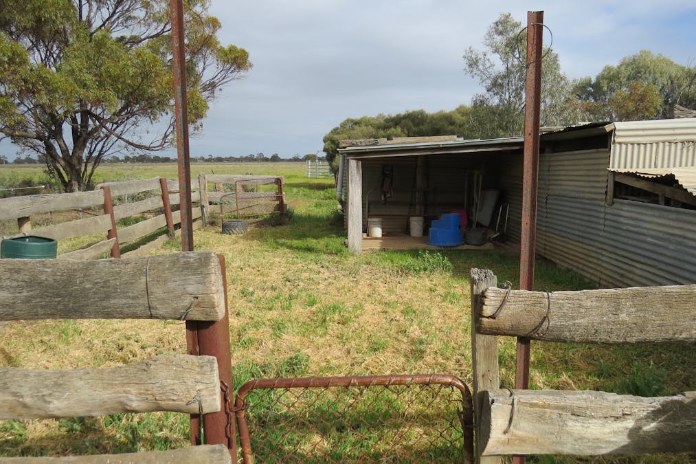 102 Four Post Road, Deniliquin, NSW, 2710 - Image 11