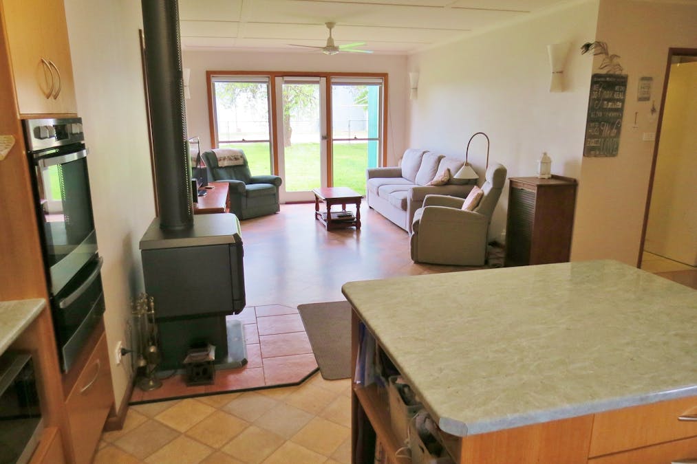 102 Four Post Road, Deniliquin, NSW, 2710 - Image 23