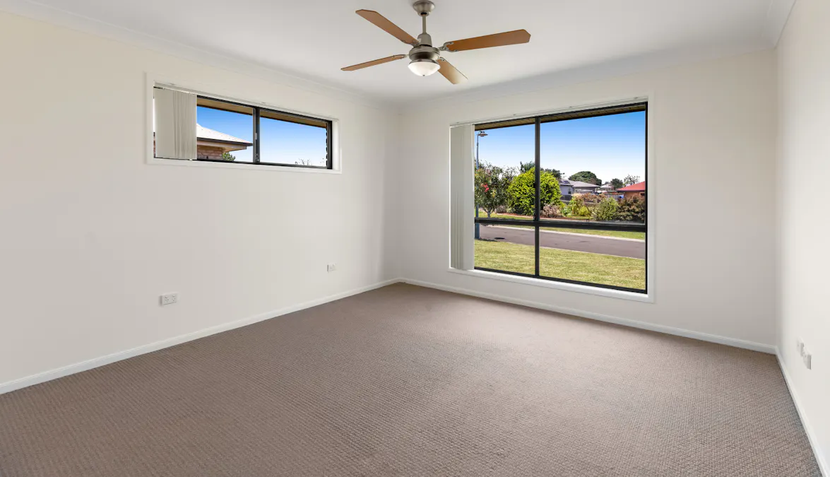 14 Kestrel Drive, Highfields, QLD, 4352 - Image 10