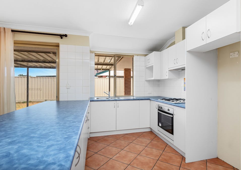 17 Gascoyne Way, Cooloongup, WA, 6168 - Image 2