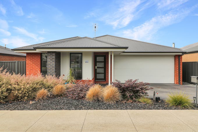 32 Rowe Street, Mansfield, VIC, 3722 - Image 1