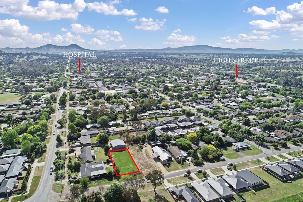 37 Rowe Street, Mansfield, VIC, 3722 - Image 2