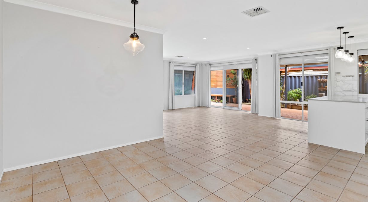 4 Harrington Waters Drive, Waikiki, WA, 6169 - Image 9