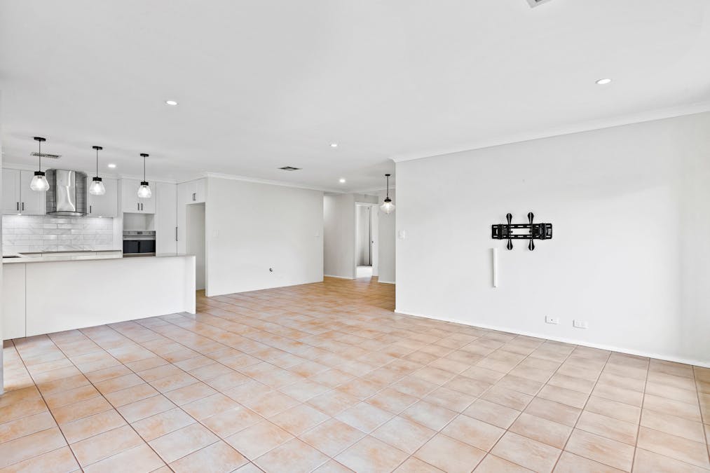 4 Harrington Waters Drive, Waikiki, WA, 6169 - Image 12