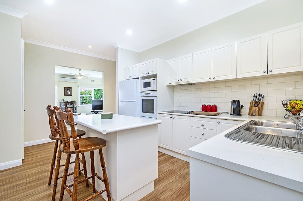 6 Hiller Lane, Hamilton, VIC, 3300 - Image 3