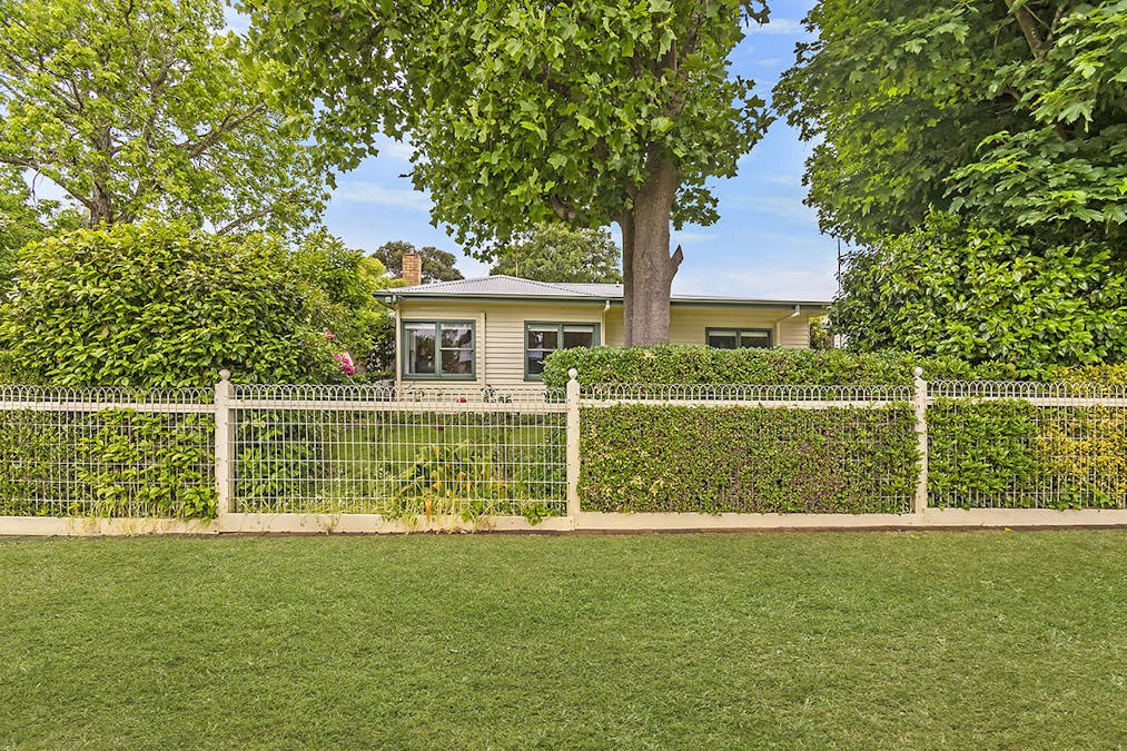 6 Hiller Lane, Hamilton, VIC, 3300 - Image 1