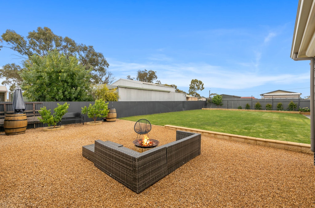 6 Acland Street, Blanchetown, SA, 5357 - Image 2