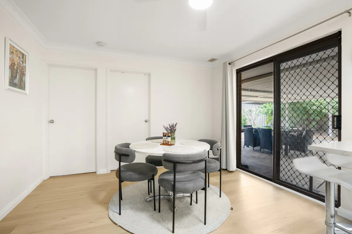 72 Cambridge Crescent — photo 10 of 26