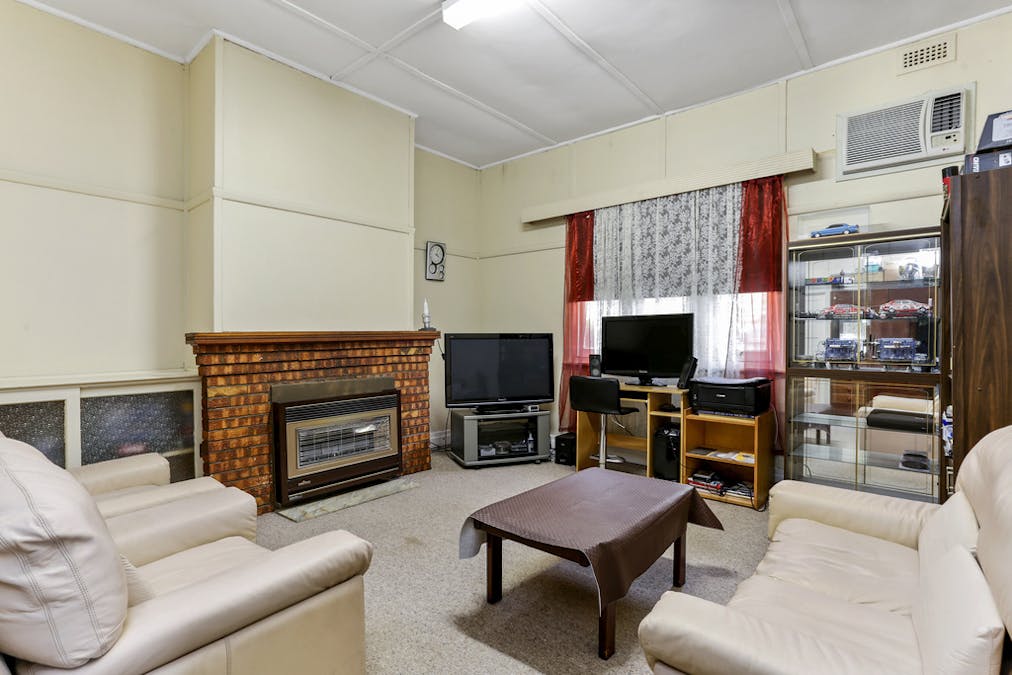 25 Bree Road, Hamilton, VIC, 3300 - Image 2