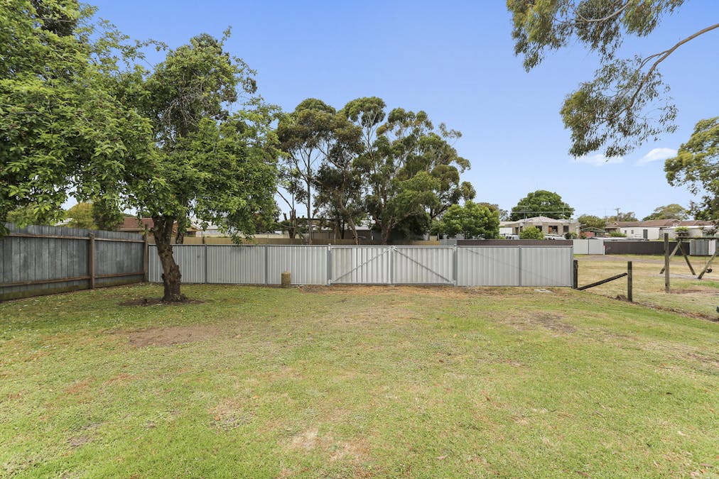 25 Bree Road, Hamilton, VIC, 3300 - Image 6