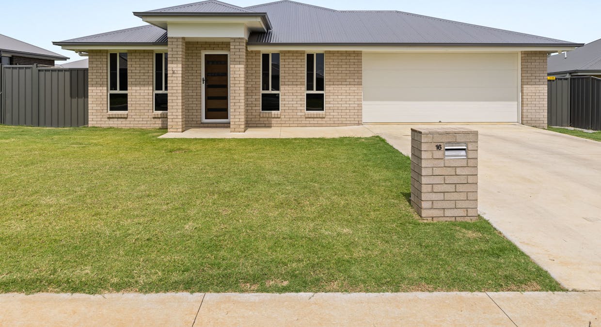 16 Sandford Crescent, Torrington, QLD, 4350 - Image 2