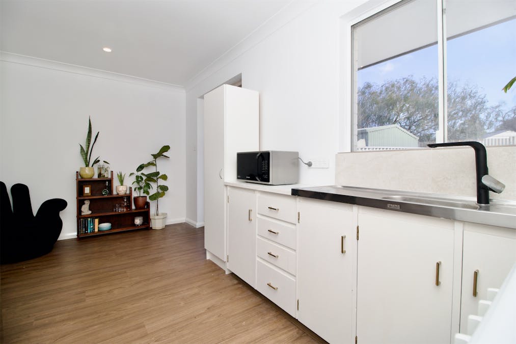 16 Studzor Street, Warnbro, WA, 6169 - Image 8