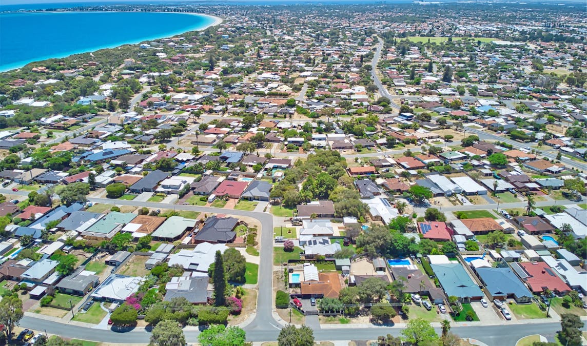 16 Studzor Street, Warnbro, WA, 6169 - Image 20