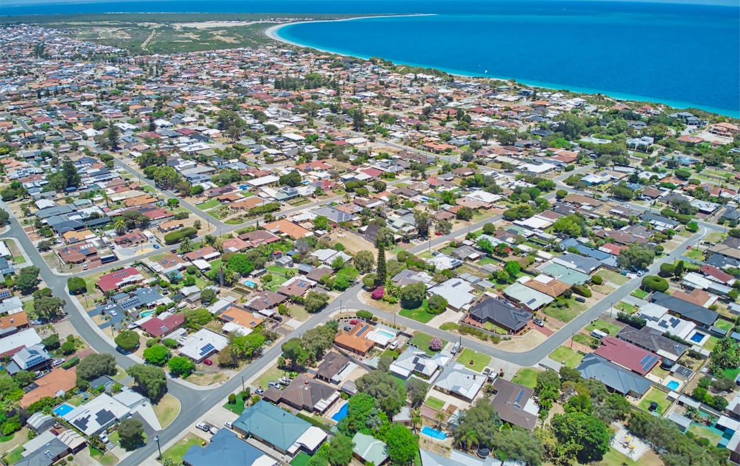 16 Studzor Street, Warnbro, WA, 6169 - Image 2