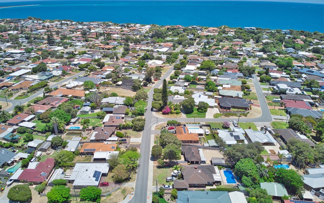 16 Studzor Street, Warnbro, WA, 6169 - Image 25