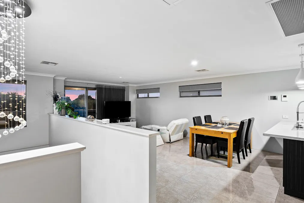 2/19 Malibu Road, Safety Bay, WA, 6169 - Image 2