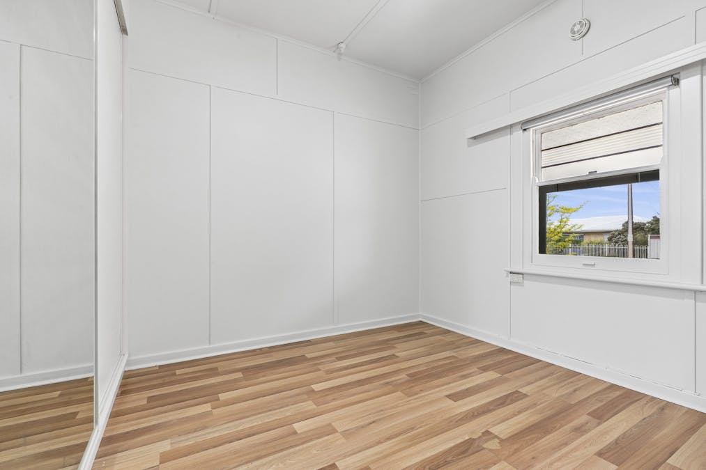 18 Wodonga Avenue, Loxton, SA, 5333 - Image 5