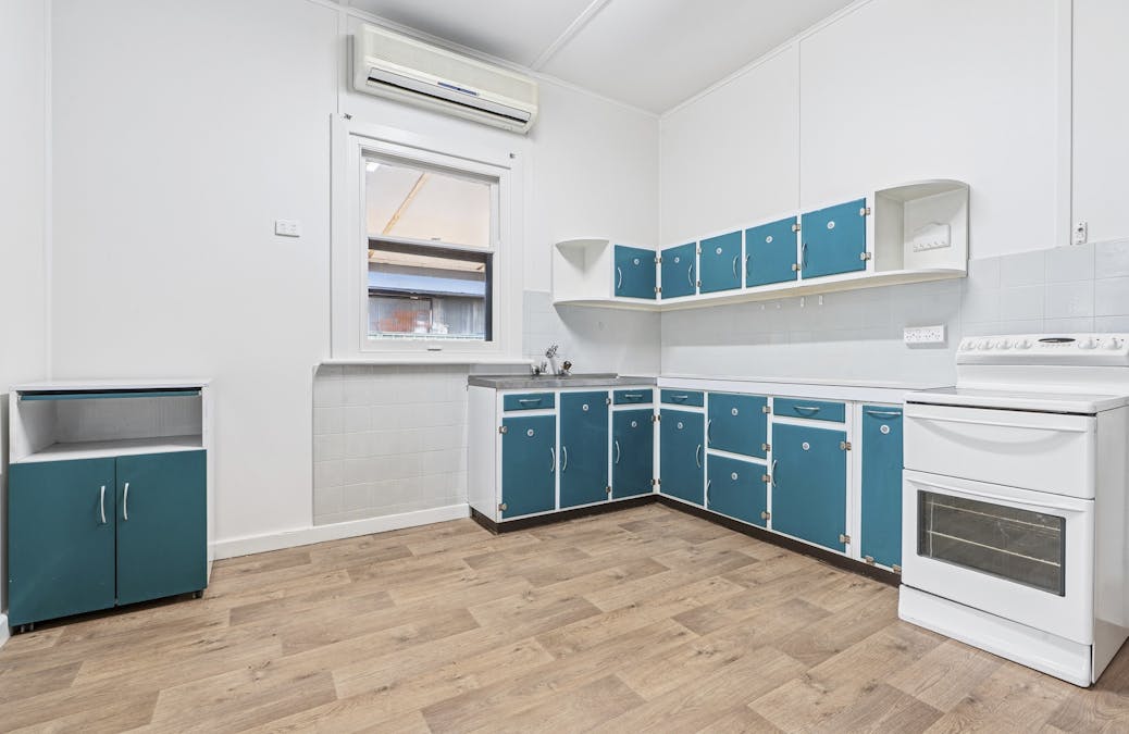 18 Wodonga Avenue, Loxton, SA, 5333 - Image 3