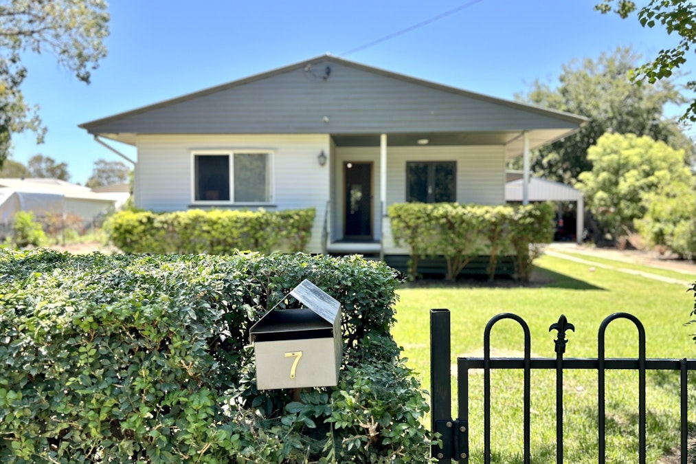 7 Murchison Street, St George, QLD, 4487 - Image 1