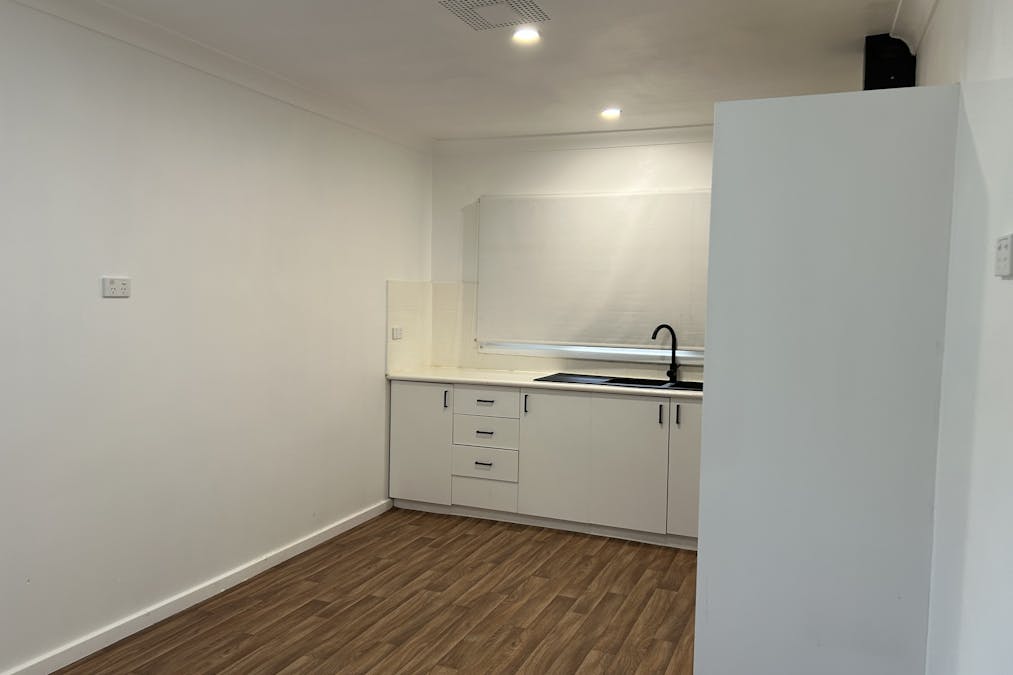 8 Oleander Crescent, Rangeway, WA, 6530 - Image 4