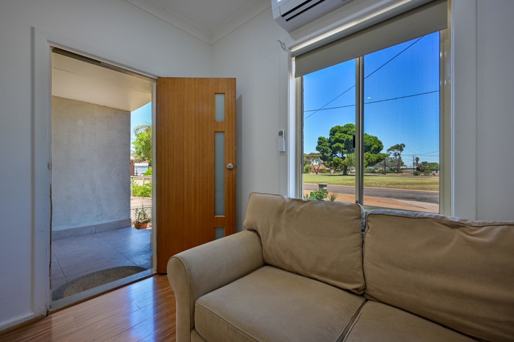 10 Townsend Crescent, Whyalla Norrie, SA, 5608 - Image 4